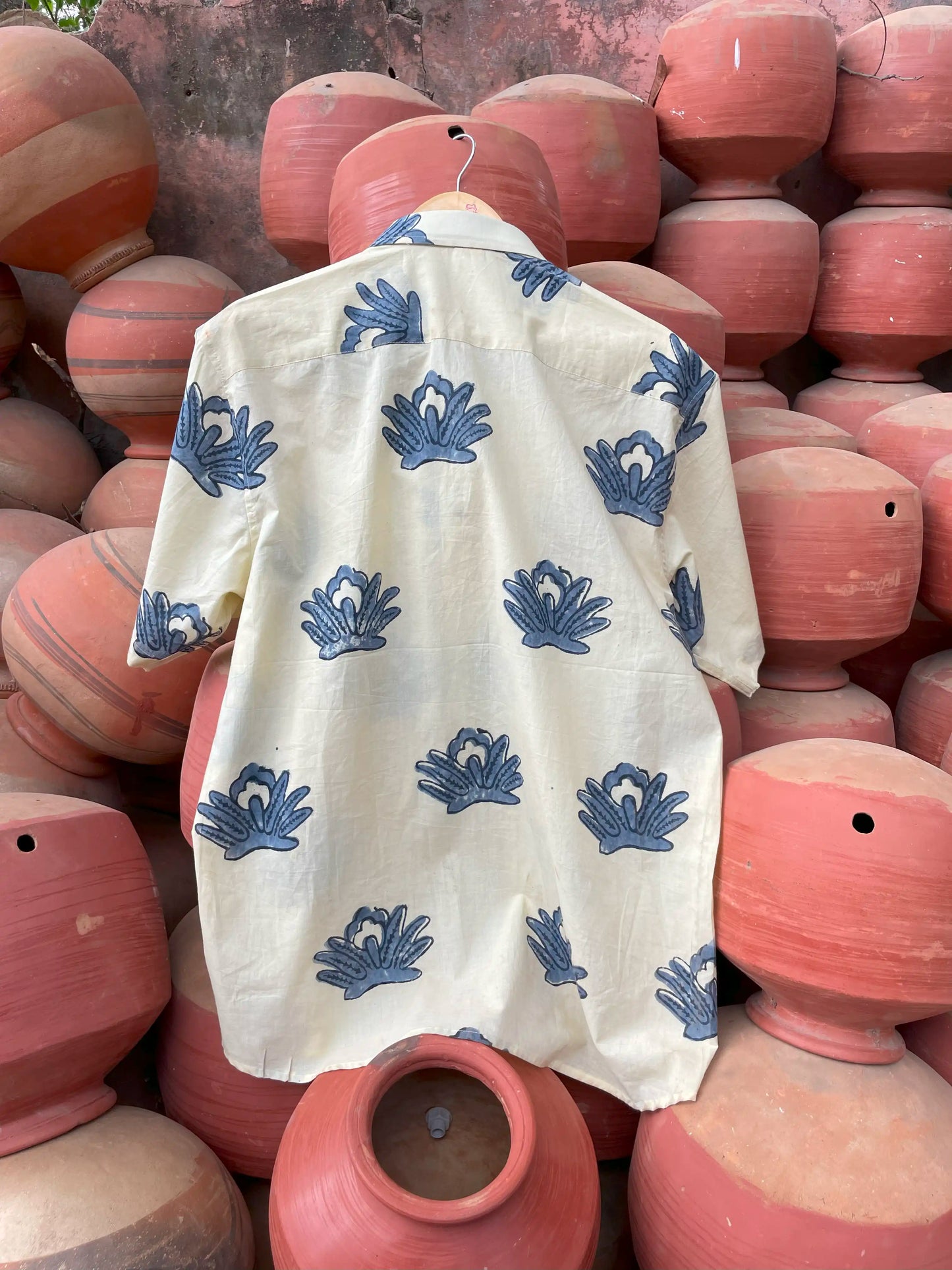 Off White Tulip Plus Men Printed Shirt