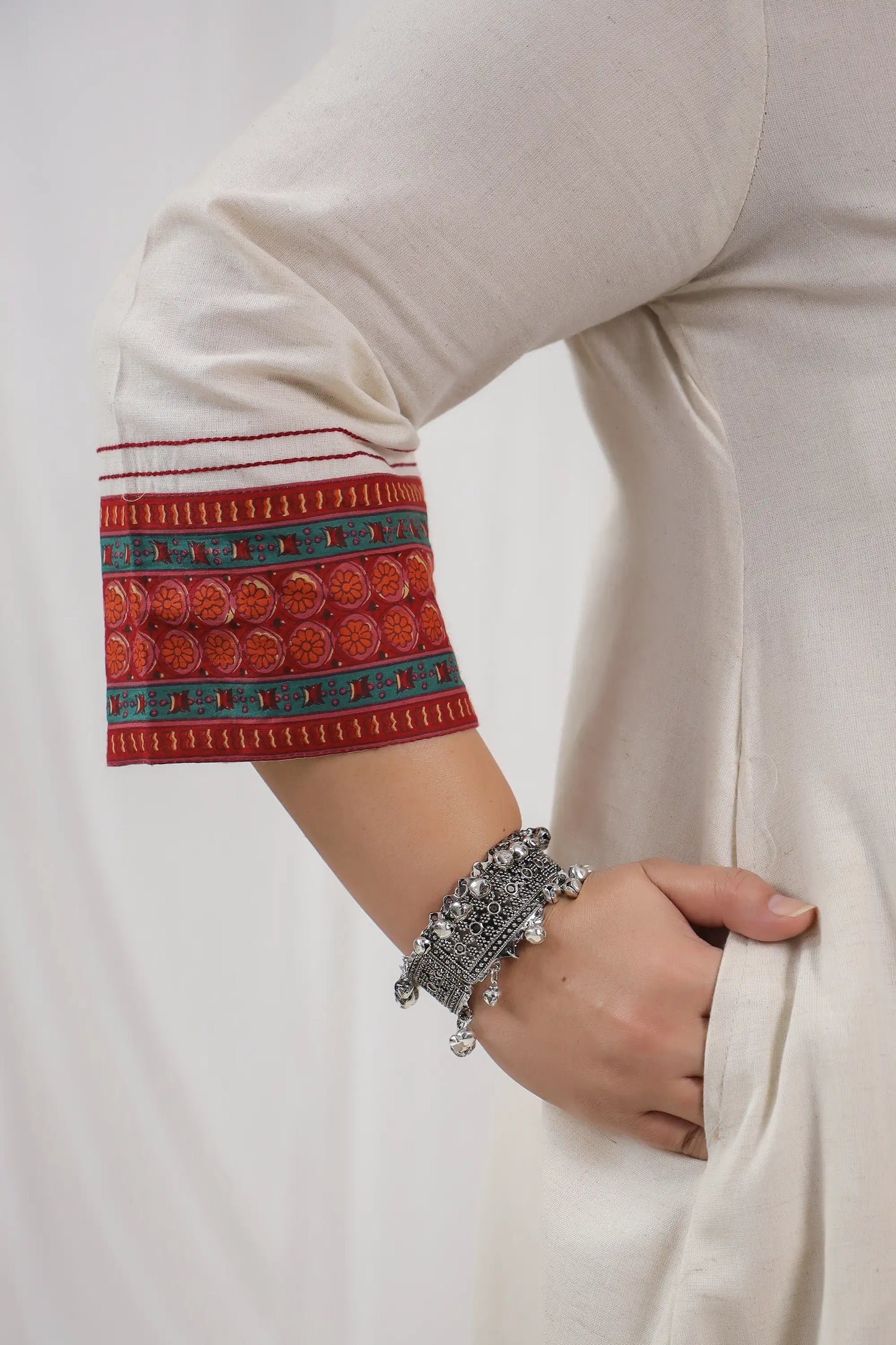 Ruhi Off-white Plus Kurta Pant Set